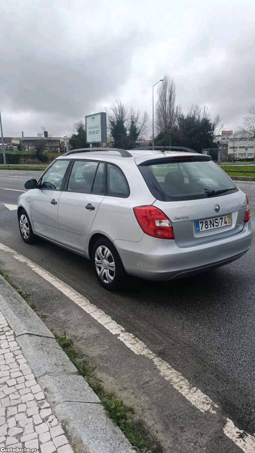 Skoda Fabia carrinha — fotografia 6