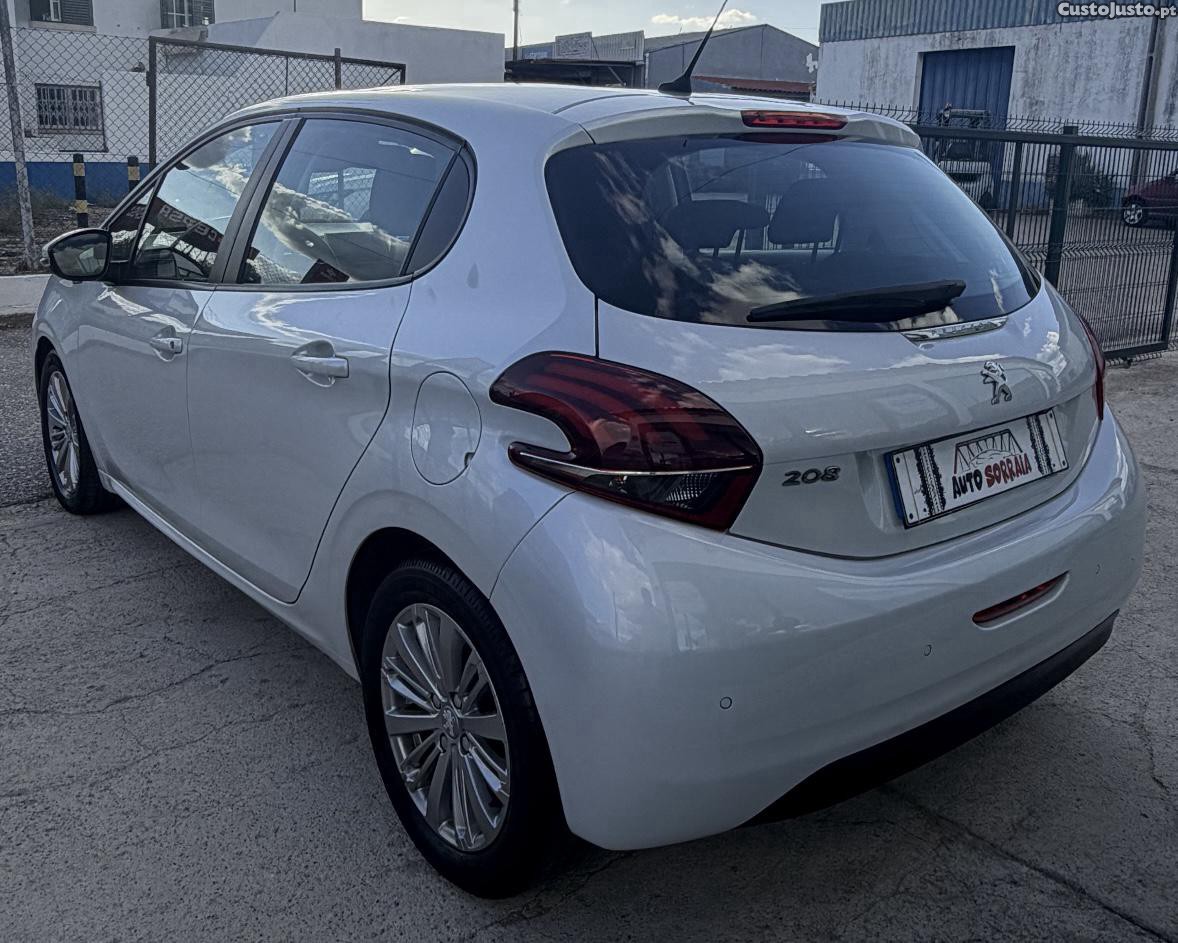 Peugeot 208 Allure — fotografia 8