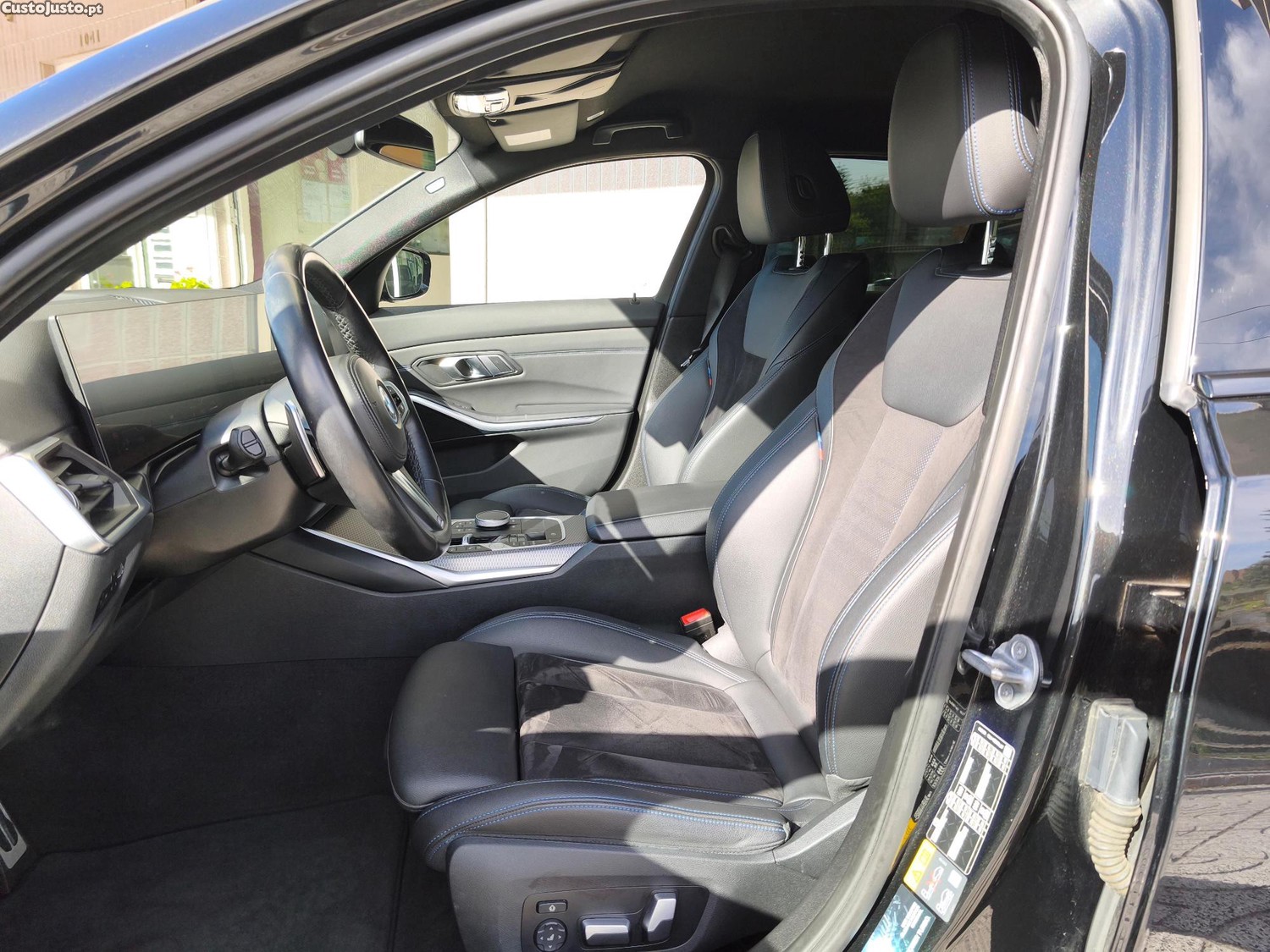 BMW 320 e Touring Pack M PHEV Nacional — fotografia 17