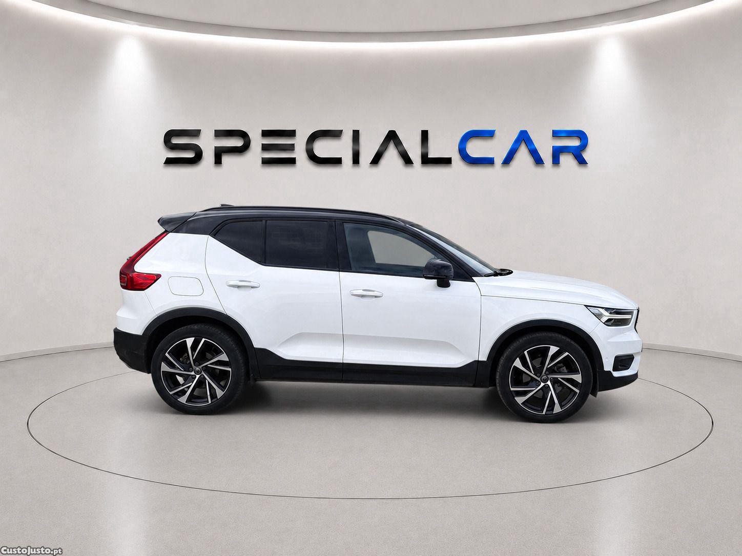 Volvo XC 40 2.0 D4 R-Design AWD — fotografia 17