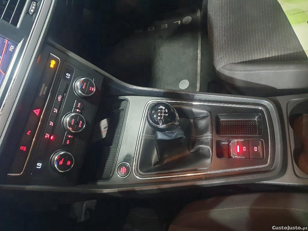 SEAT Leon 1.6 TDI Style 115cv — fotografia 14