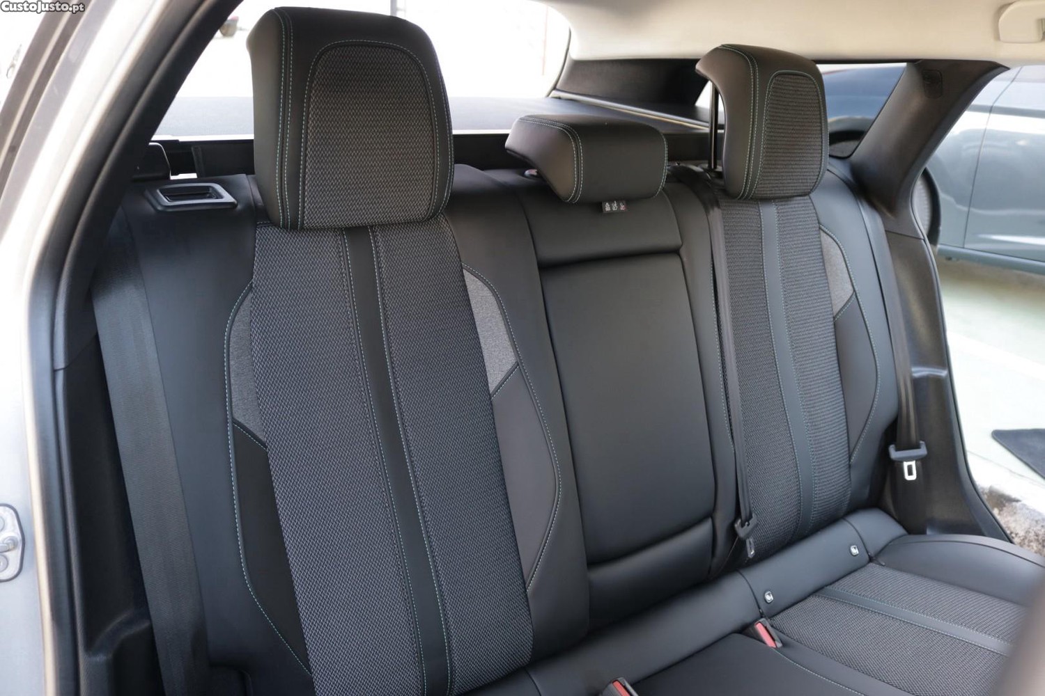 Peugeot 308 SW 1.6 Hybrid Allure Pack e-EAT8 180cv — fotografia 36