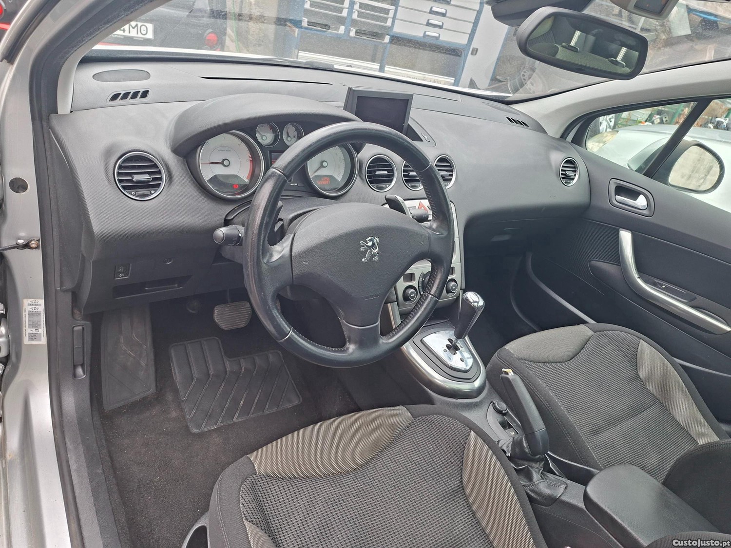 Peugeot 308 1600HDI SPORT CMP6 AUTOMÁTICO — fotografia 9