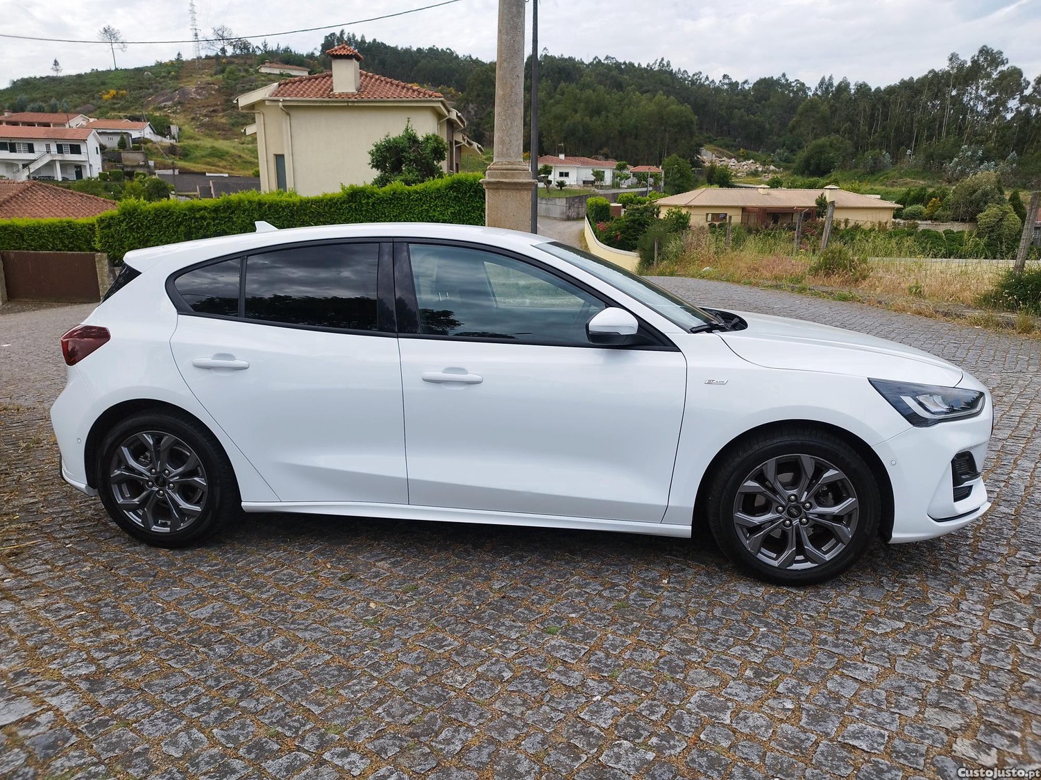 Ford Focus 1.0 ECOBOOST HYBRID ST-LINE — fotografia 9