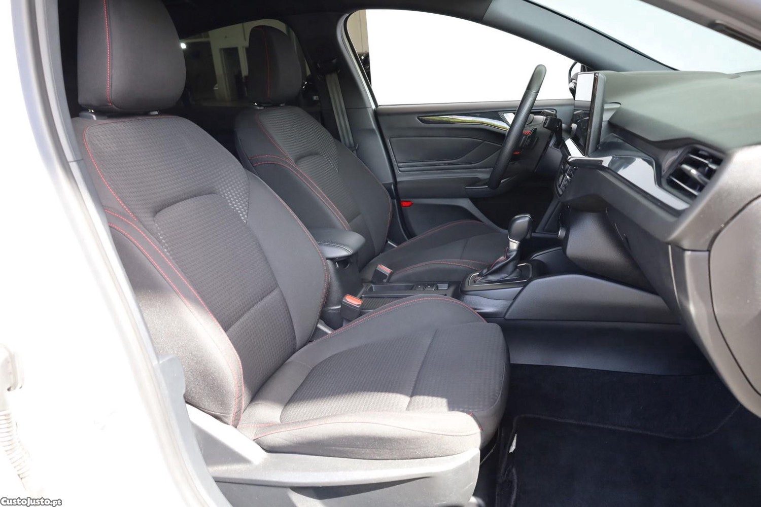 Ford Focus 1.0 EcoBoost MHEV ST-Line Aut. — fotografia 2
