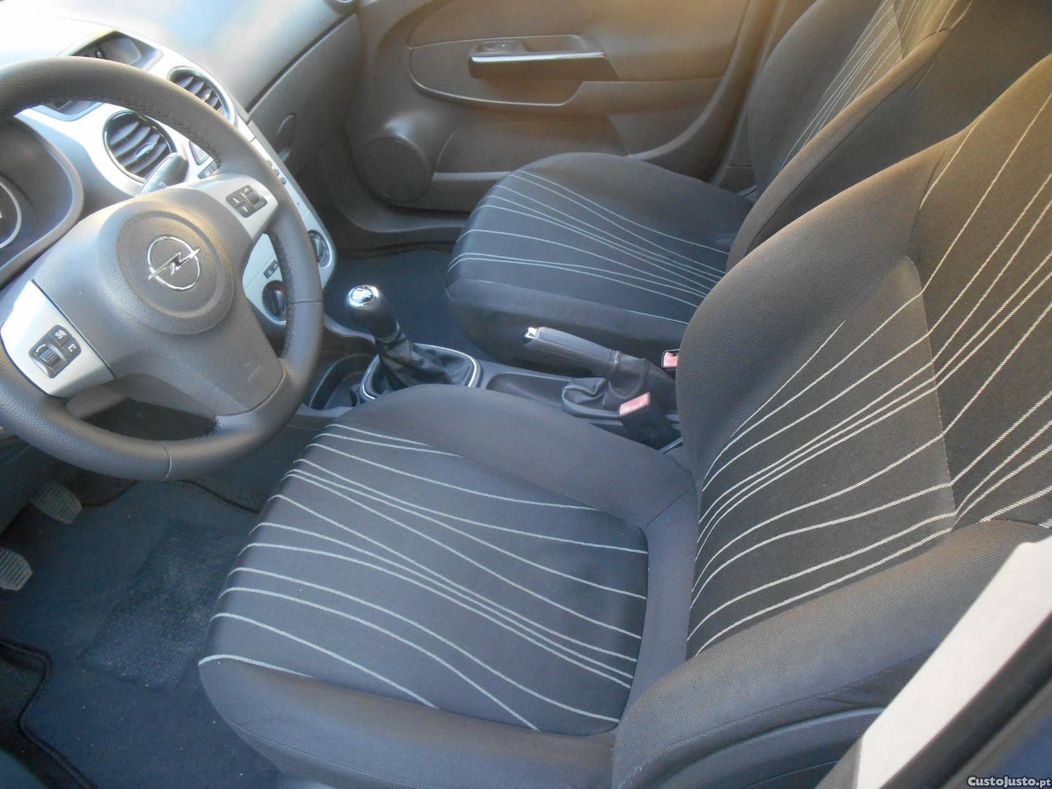 Opel Corsa 1.2 — fotografia 2