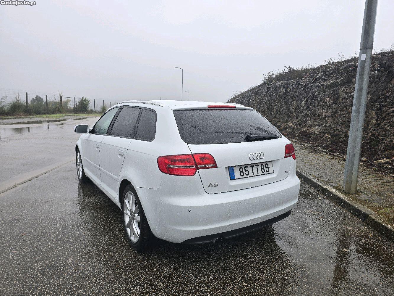 Audi A3 1.6 tdi full extras — fotografia 8