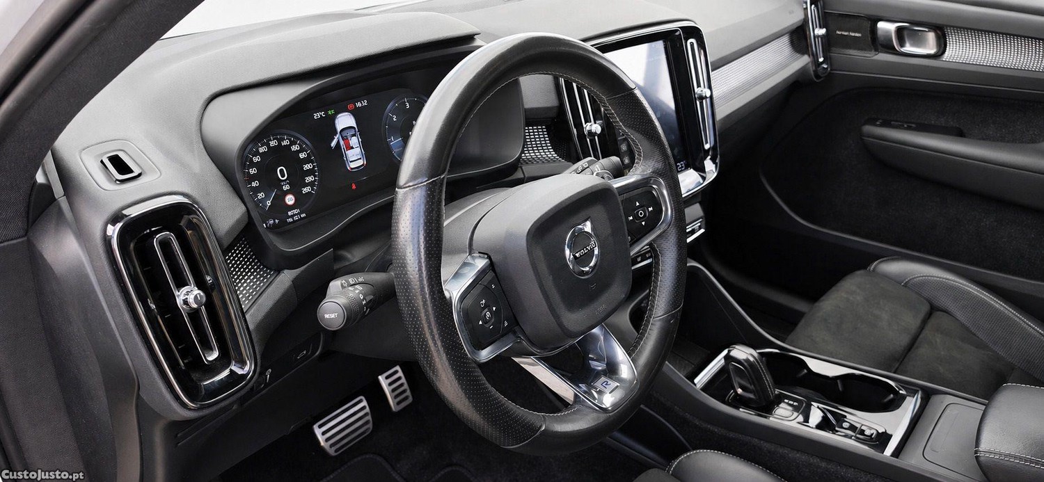 Volvo XC 40 2.0 D4 R-Design AWD — fotografia 10