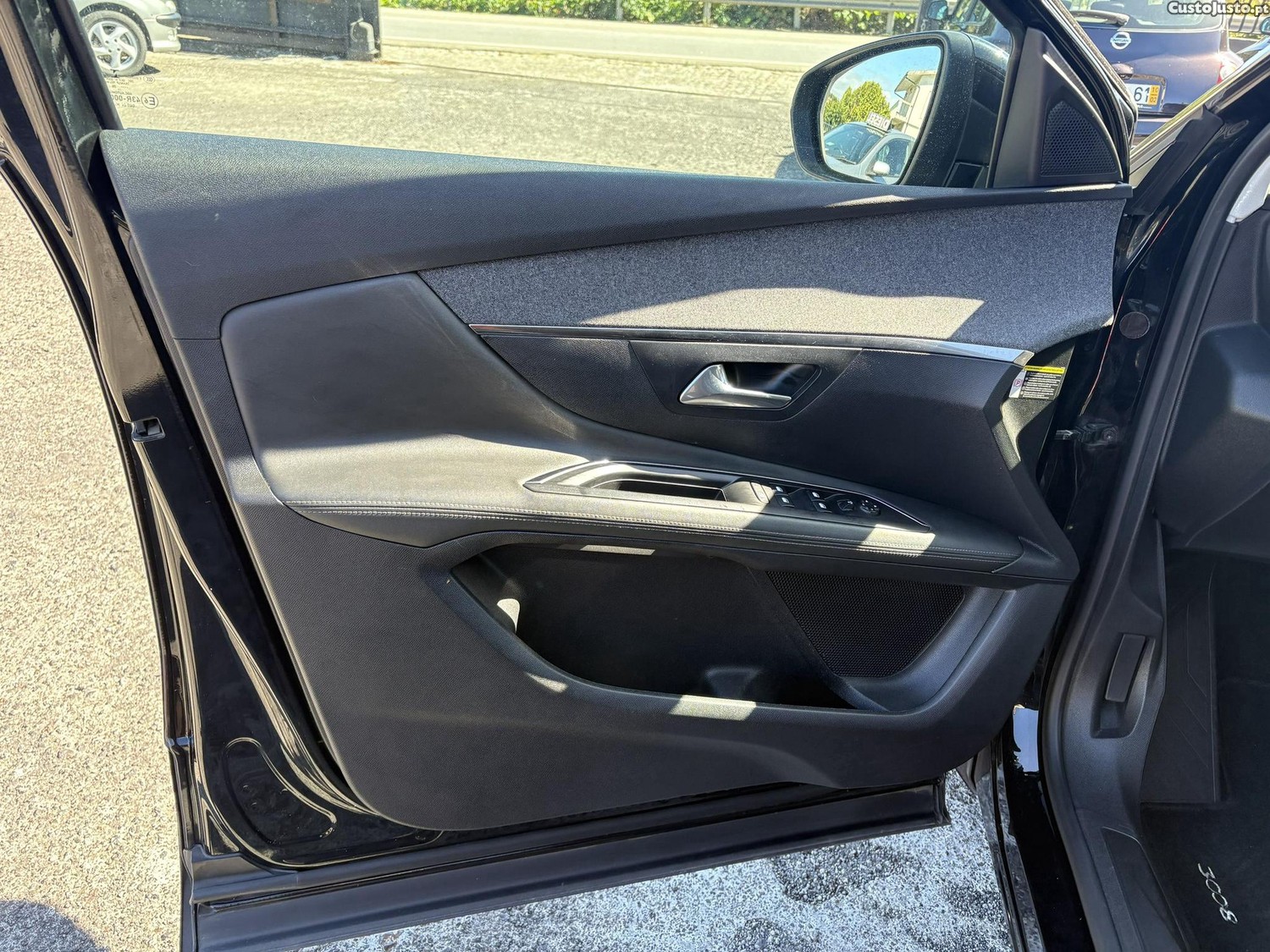 Peugeot 3008 1.2 PureTech Allure EAT8 — fotografia 16