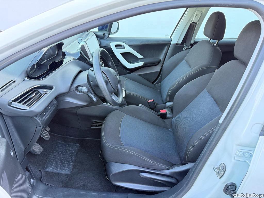 Peugeot 208 Like 1.2i 68cv 50.000km 02/2019 — fotografia 5