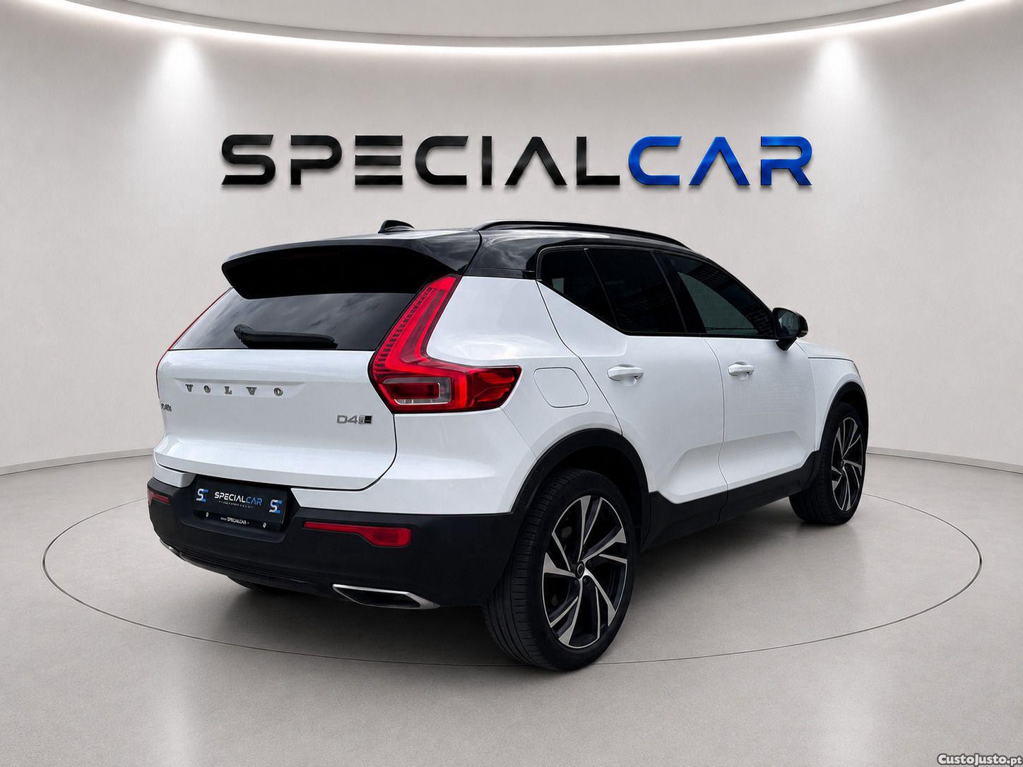 Volvo XC 40 2.0 D4 R-Design AWD — fotografia 16