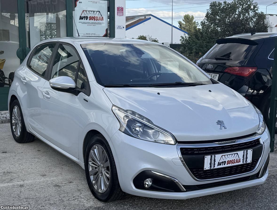 Peugeot 208 Allure — fotografia 10