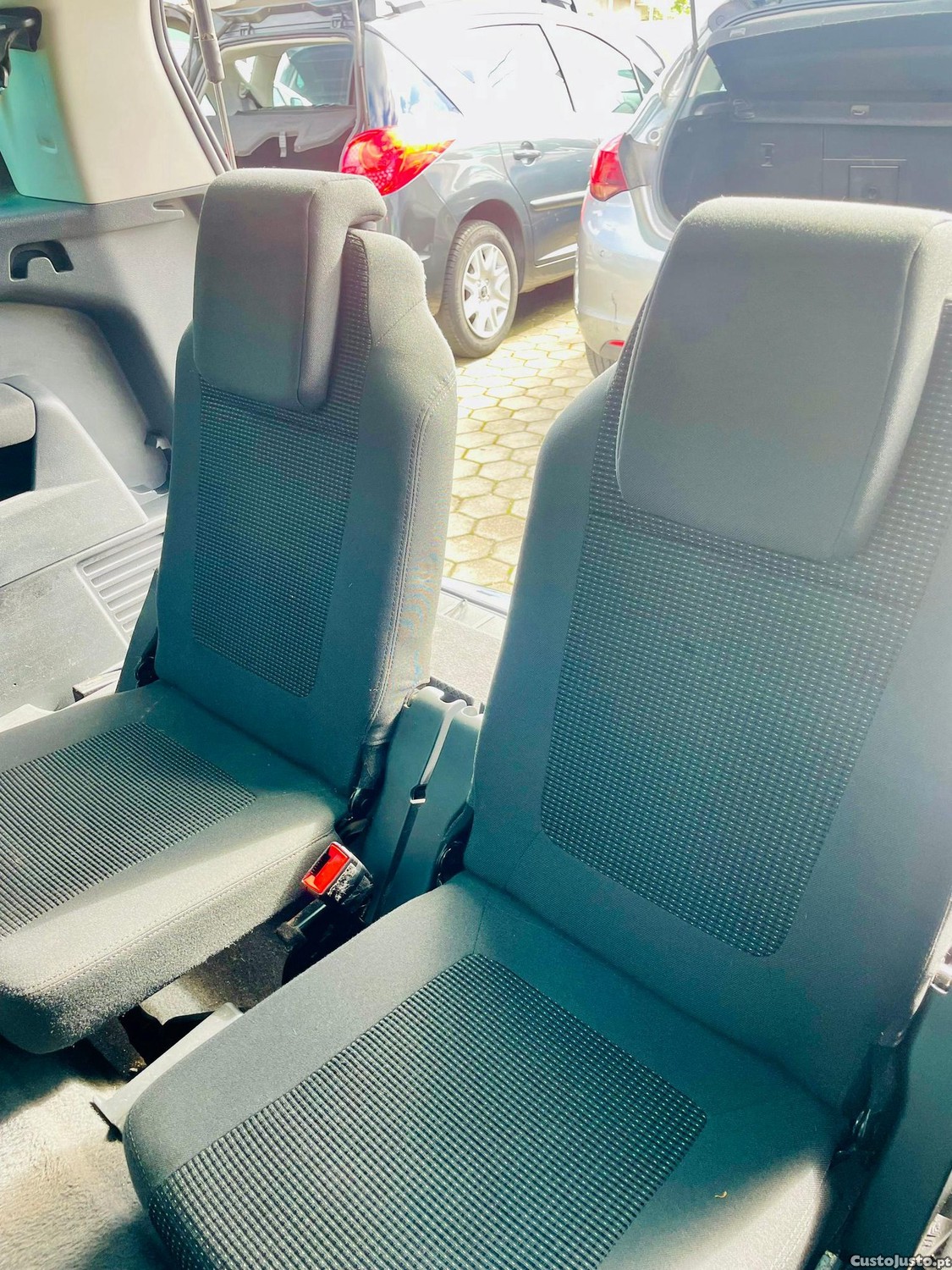 Peugeot 5008 1.6 e-HDi 7L Allure 2-Tronic — fotografia 8