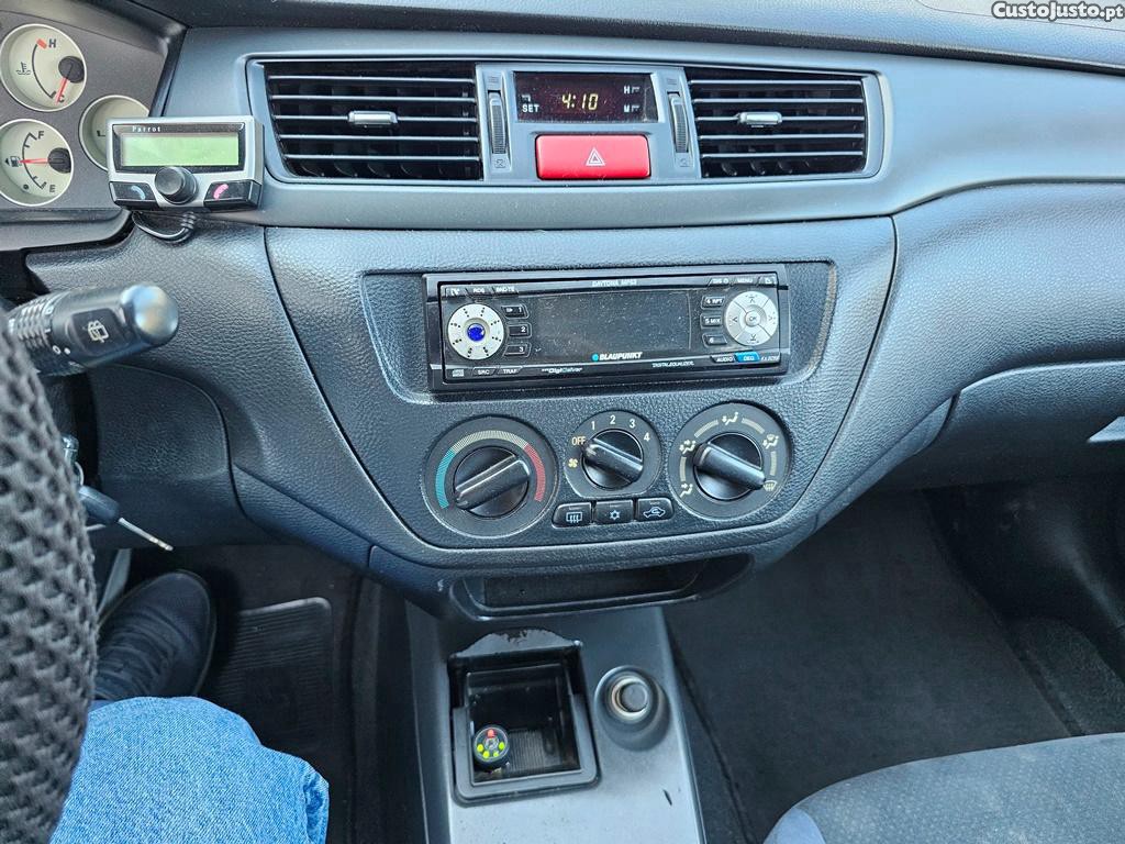Mitsubishi Lancer Sw 1.6i 100cv a GPL 01/2005 — fotografia 7
