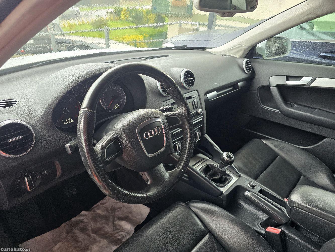 Audi A3 1.6 tdi full extras — fotografia 3