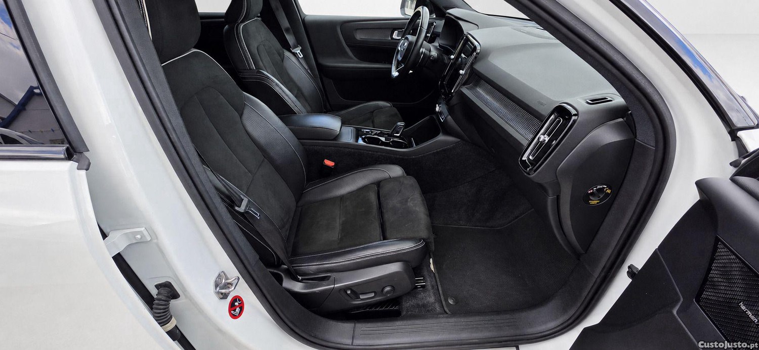 Volvo XC 40 2.0 D4 R-Design AWD — fotografia 8