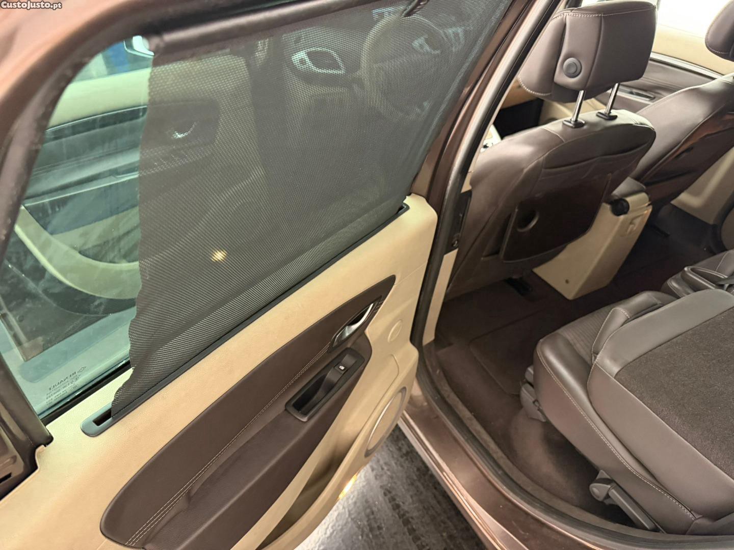Renault Grand Scénic 1.5 DCI 7L — fotografia 3