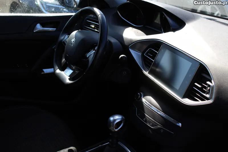 Peugeot 308 1.5 BlueHDi Active — fotografia 4
