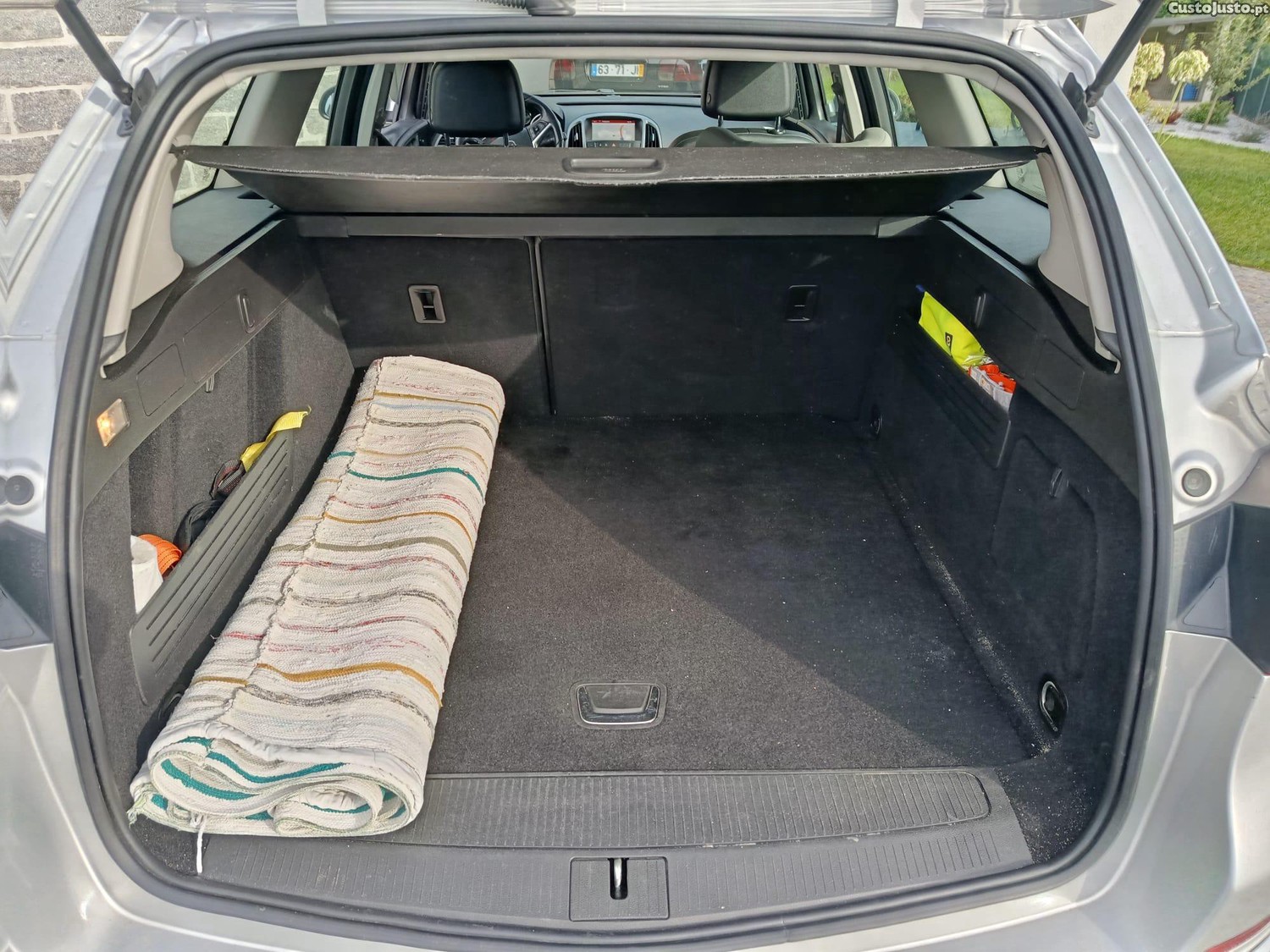 Opel Astra Sports Tourer — fotografia 2