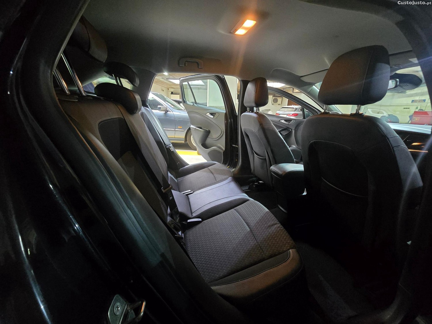 Opel Astra Sports Tourer 1.6 CDTI Dynamic S/S — fotografia 10