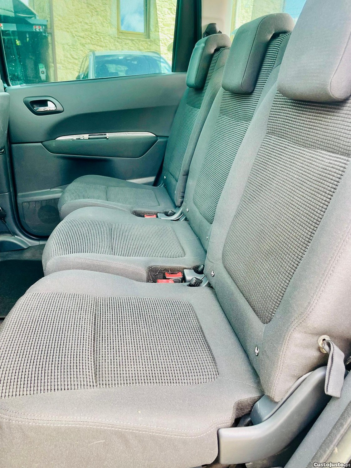 Peugeot 5008 1.6 e-HDi 7L Allure 2-Tronic — fotografia 7