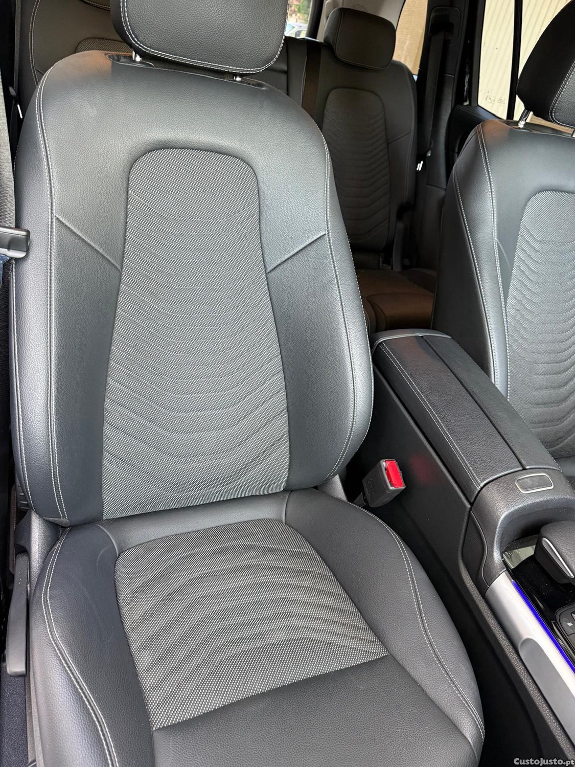 Mercedes-Benz GLB 180 7G DCT Progressive — fotografia 9