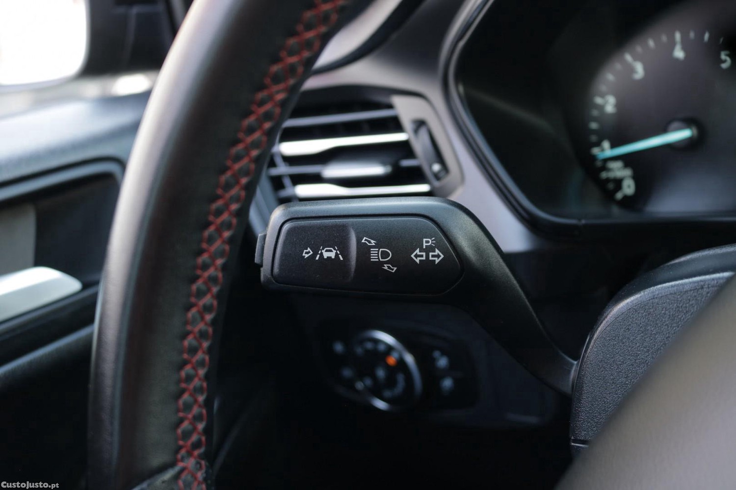 Ford Focus SW 1.0 EcoBoost ST-Line Auto 125cv — fotografia 26