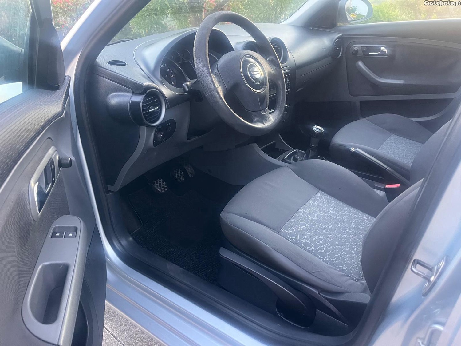 SEAT Ibiza 1.2 Gasolina — fotografia 4