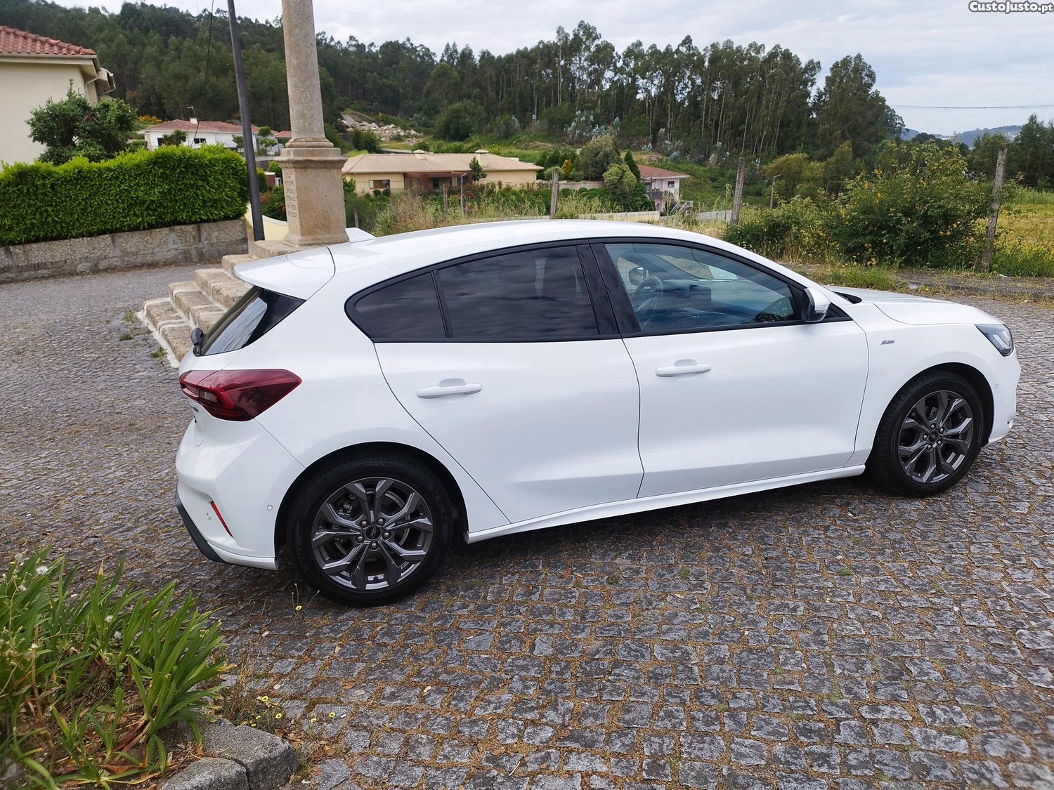 Ford Focus 1.0 ECOBOOST HYBRID ST-LINE — fotografia 8