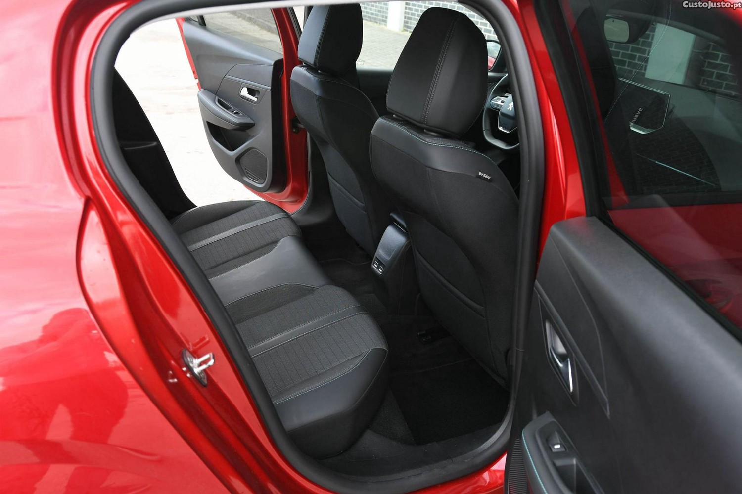 Peugeot 208 1.2 PureTech Allure EAT8 — fotografia 18
