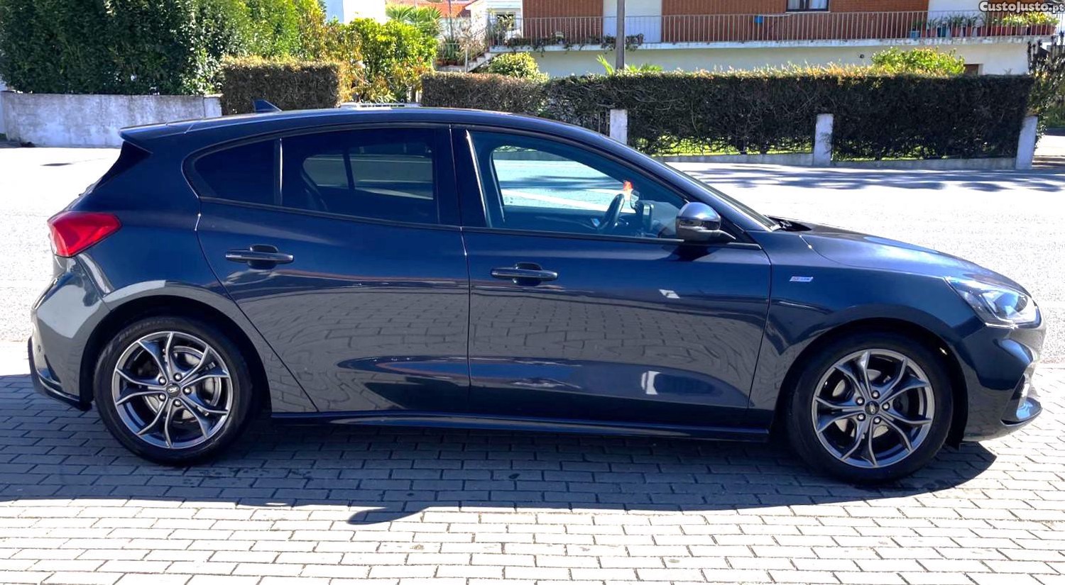 Ford Focus 1.0 Ecoboost Hybrid ST-LINE — fotografia 4