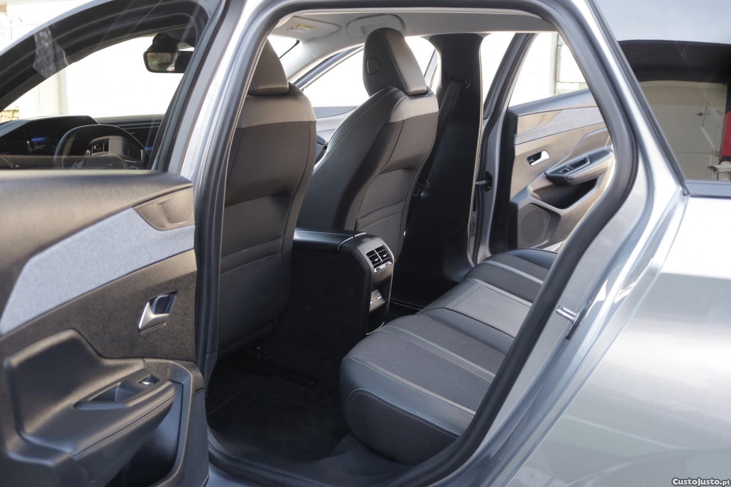 Peugeot 308 SW 1.6 Hybrid Allure Pack e-EAT8 180cv — fotografia 34