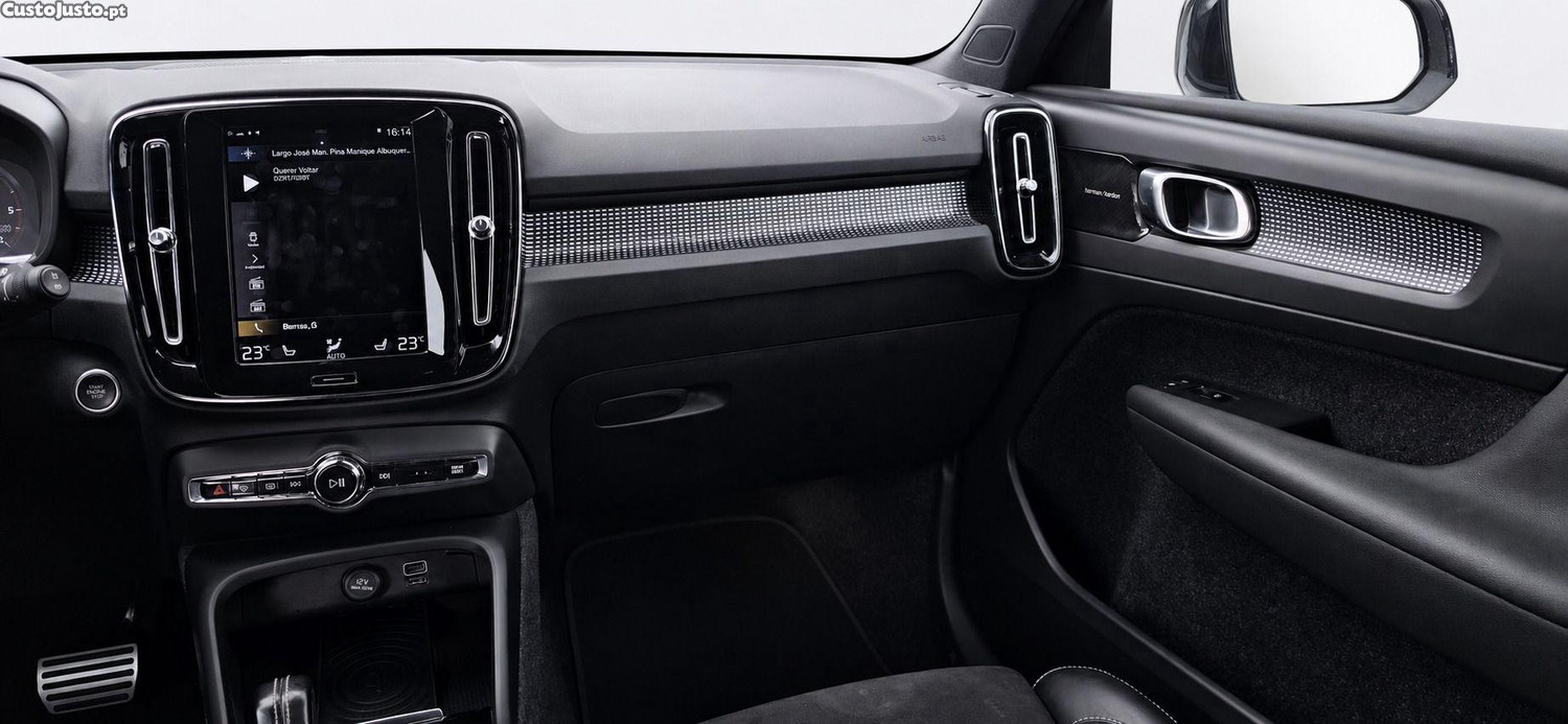 Volvo XC 40 2.0 D4 R-Design AWD — fotografia 6
