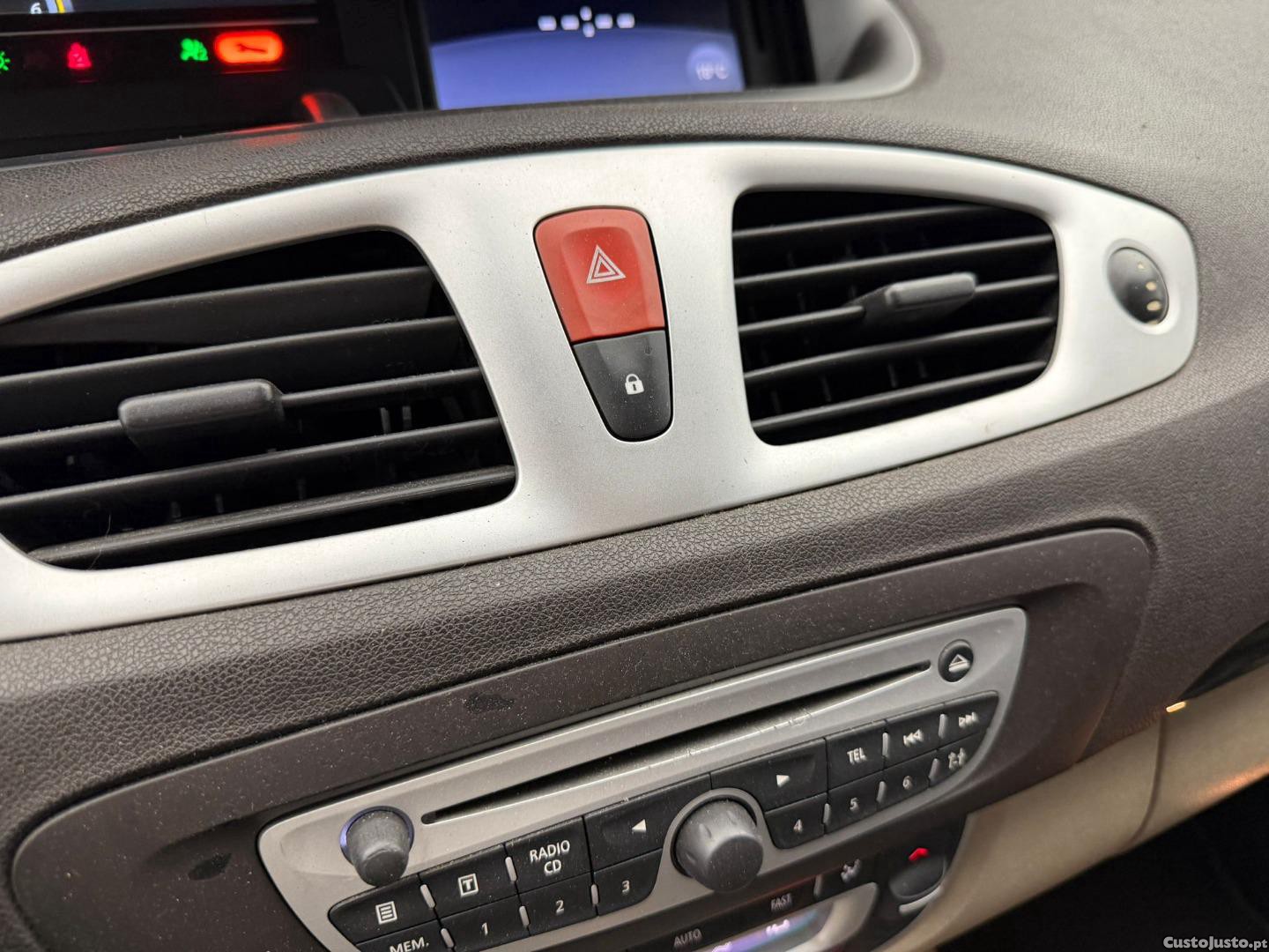 Renault Grand Scénic 1.5 DCI 7L — fotografia 9