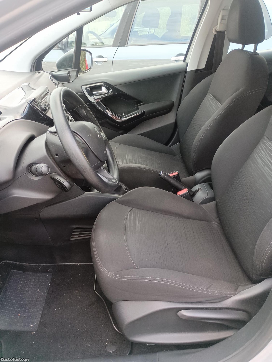 Peugeot 208 1.2 VTi 82 CV NACIONAL — fotografia 5