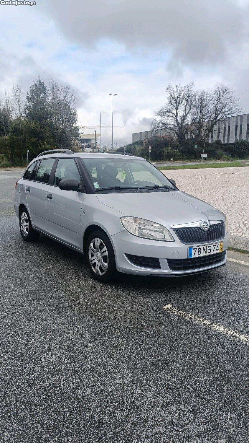 Skoda Fabia carrinha — fotografia 4
