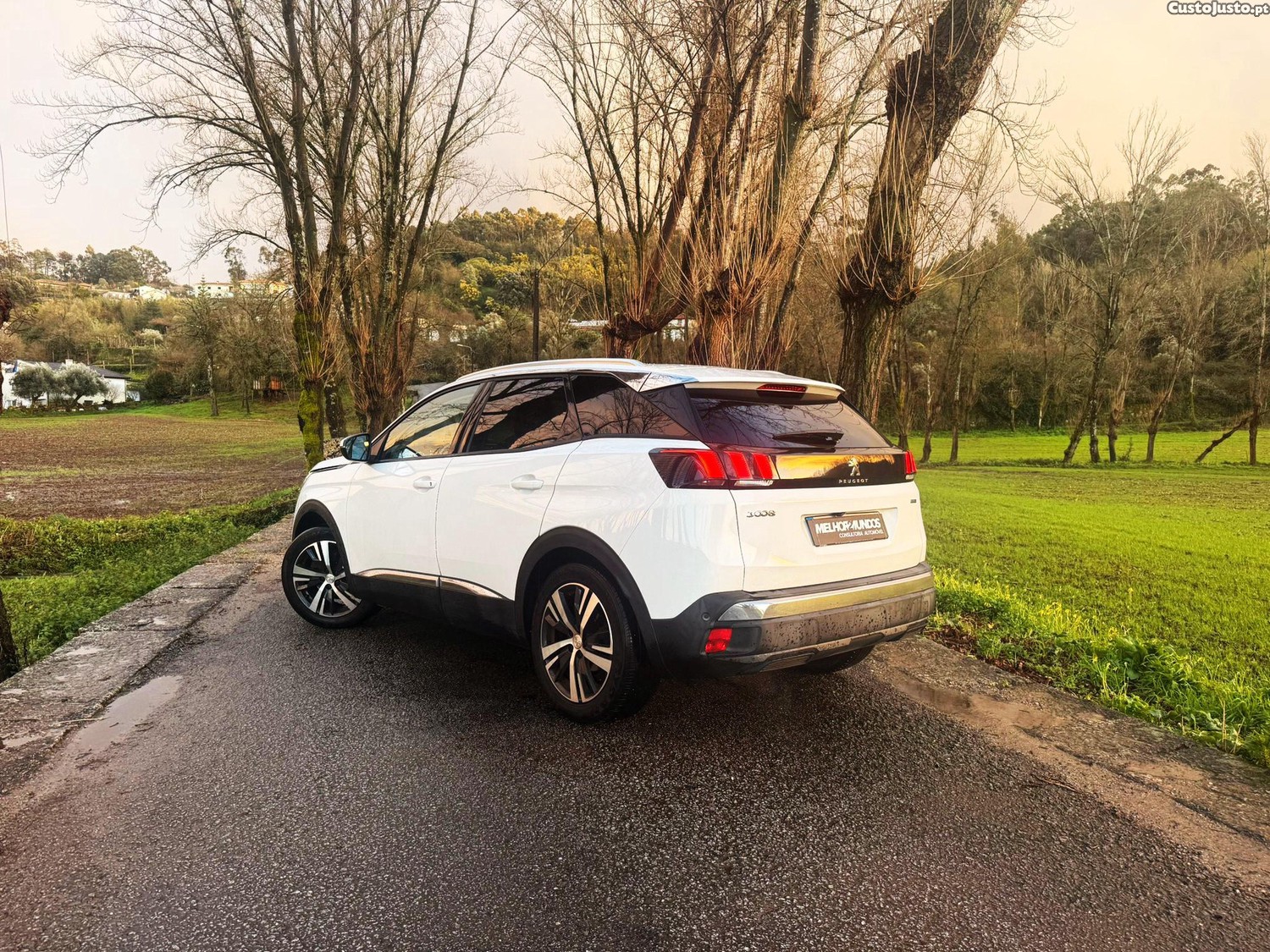 Peugeot 3008 1.2 PureTech Allure EAT6 - 17 — photo 3