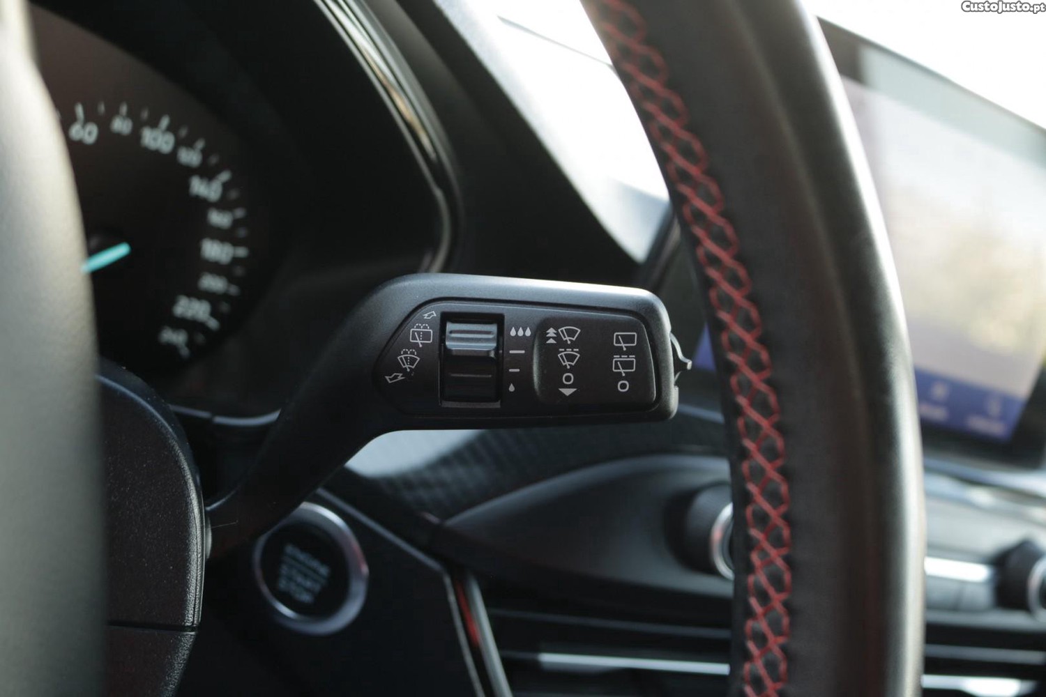 Ford Focus SW 1.0 EcoBoost ST-Line Auto 125cv — fotografia 25