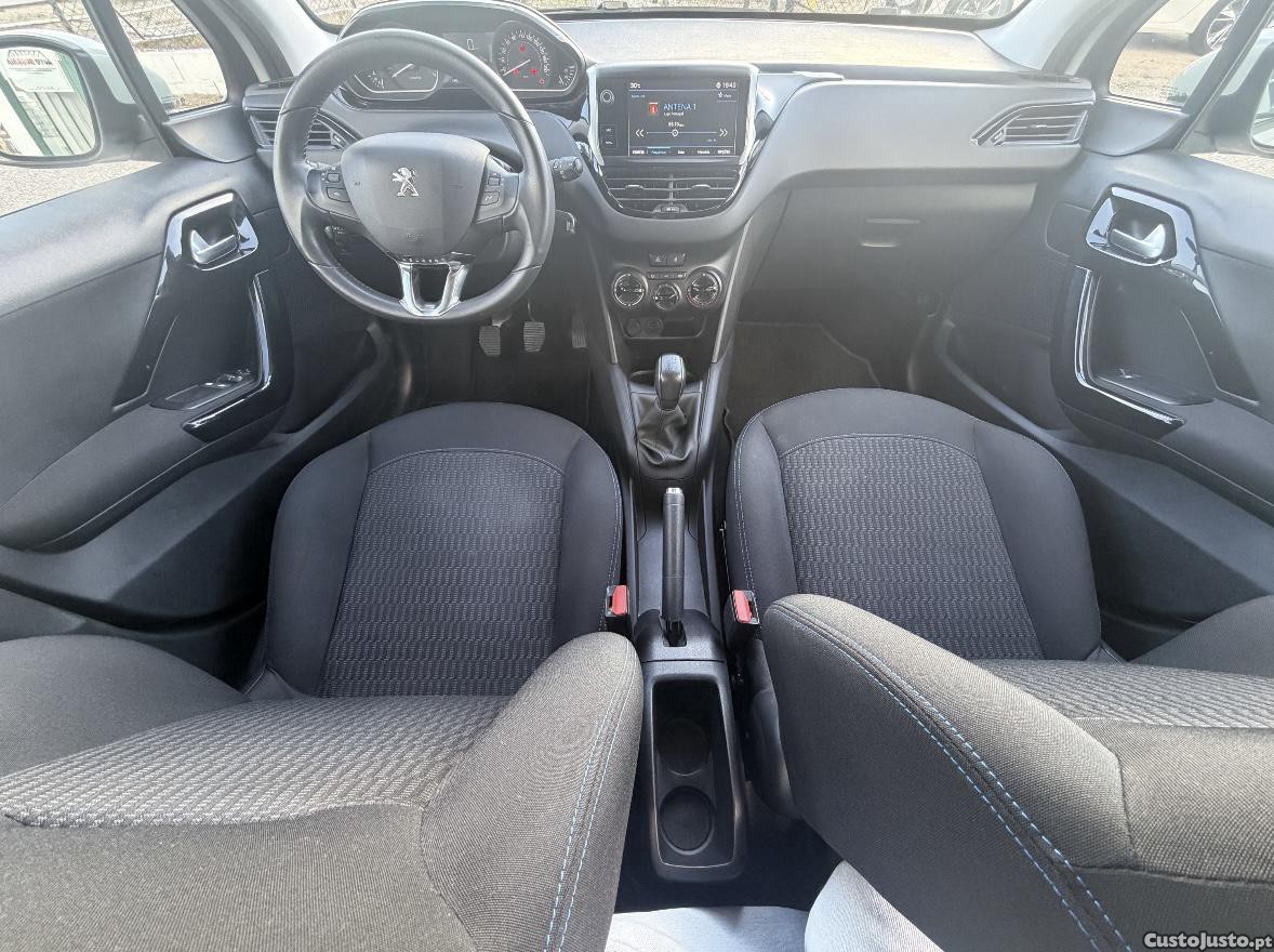 Peugeot 208 Allure — fotografia 7