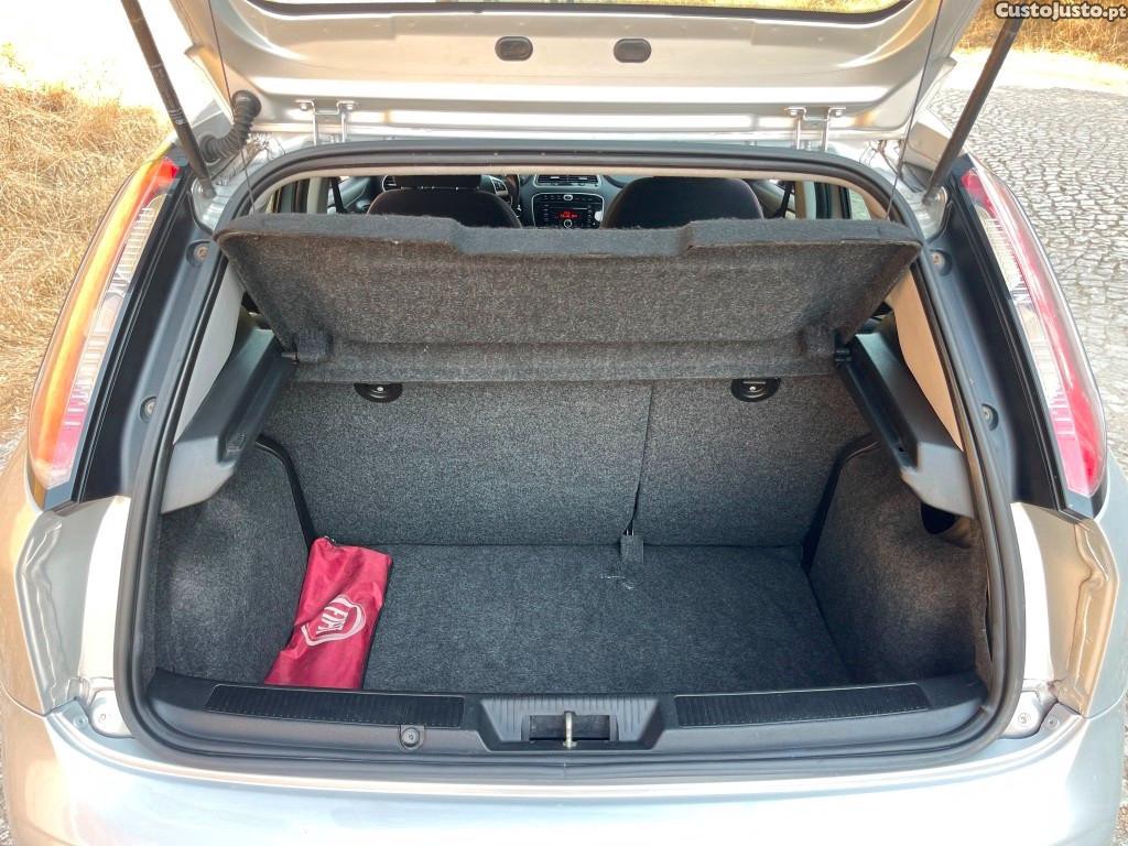 Fiat Punto 1.3 M-Jet Lounge — fotografia 2