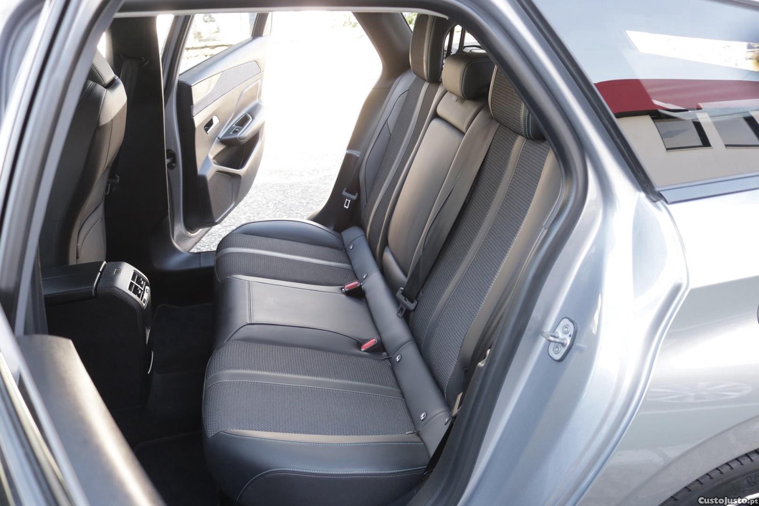 Peugeot 308 SW 1.6 Hybrid Allure Pack e-EAT8 180cv — fotografia 33