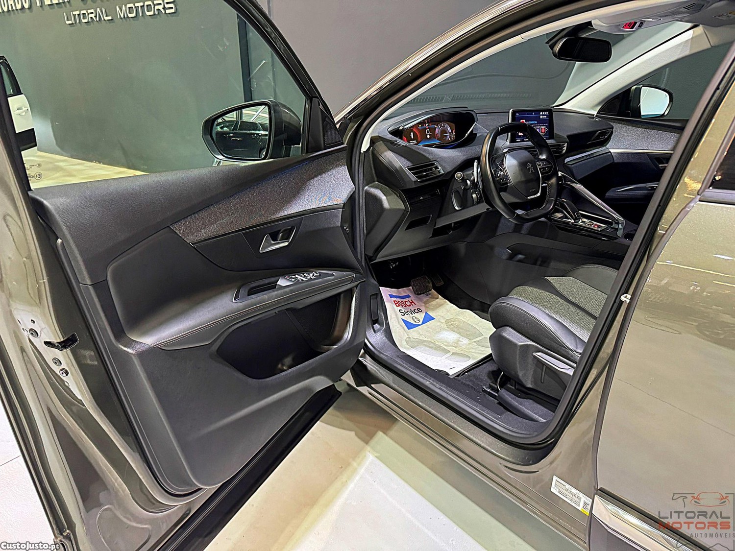 Peugeot 3008 1.2 PureTech Allure Pack EAT8 — fotografia 12