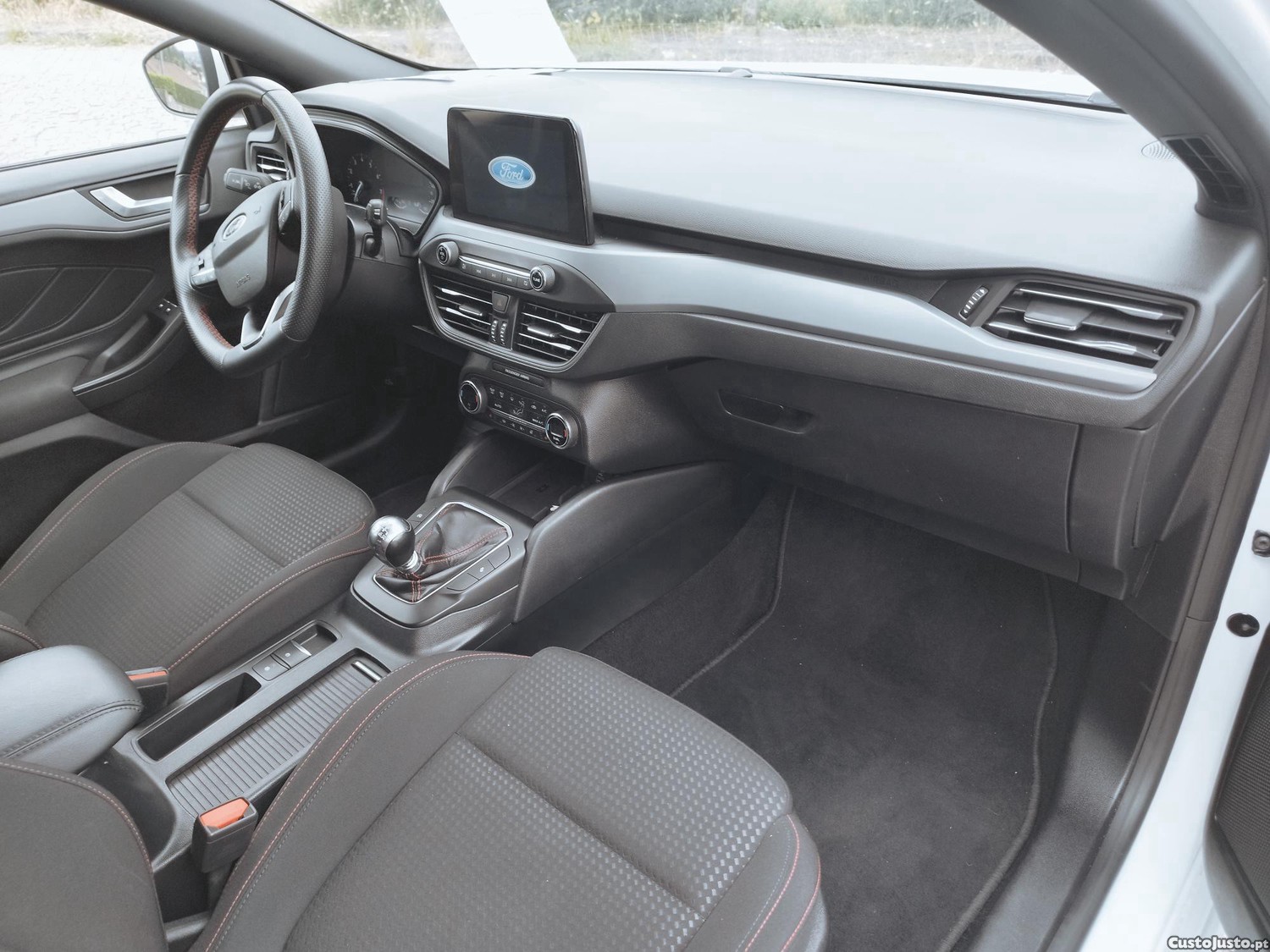 Ford Focus 1.0 ECOBOOST HYBRID ST-LINE — fotografia 2