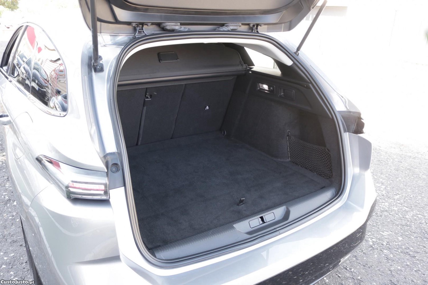 Peugeot 308 SW 1.6 Hybrid Allure Pack e-EAT8 180cv — fotografia 44