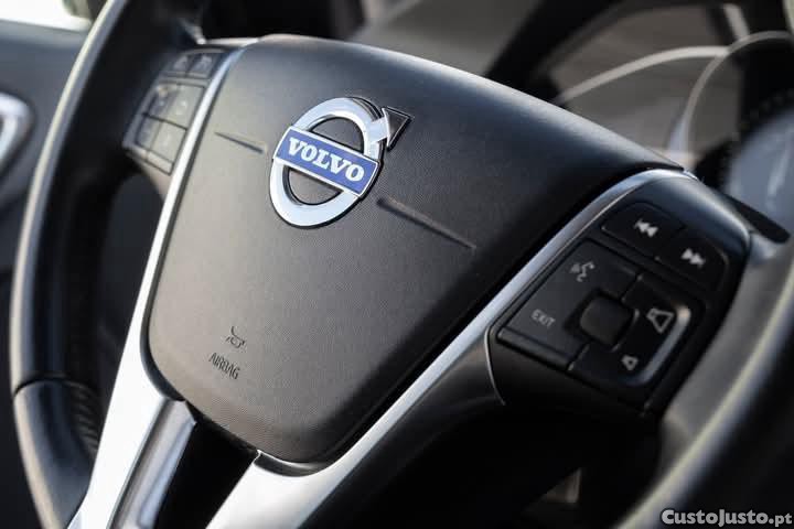 Volvo V60 2.0 D2 Kinetic geartronic — fotografia 4