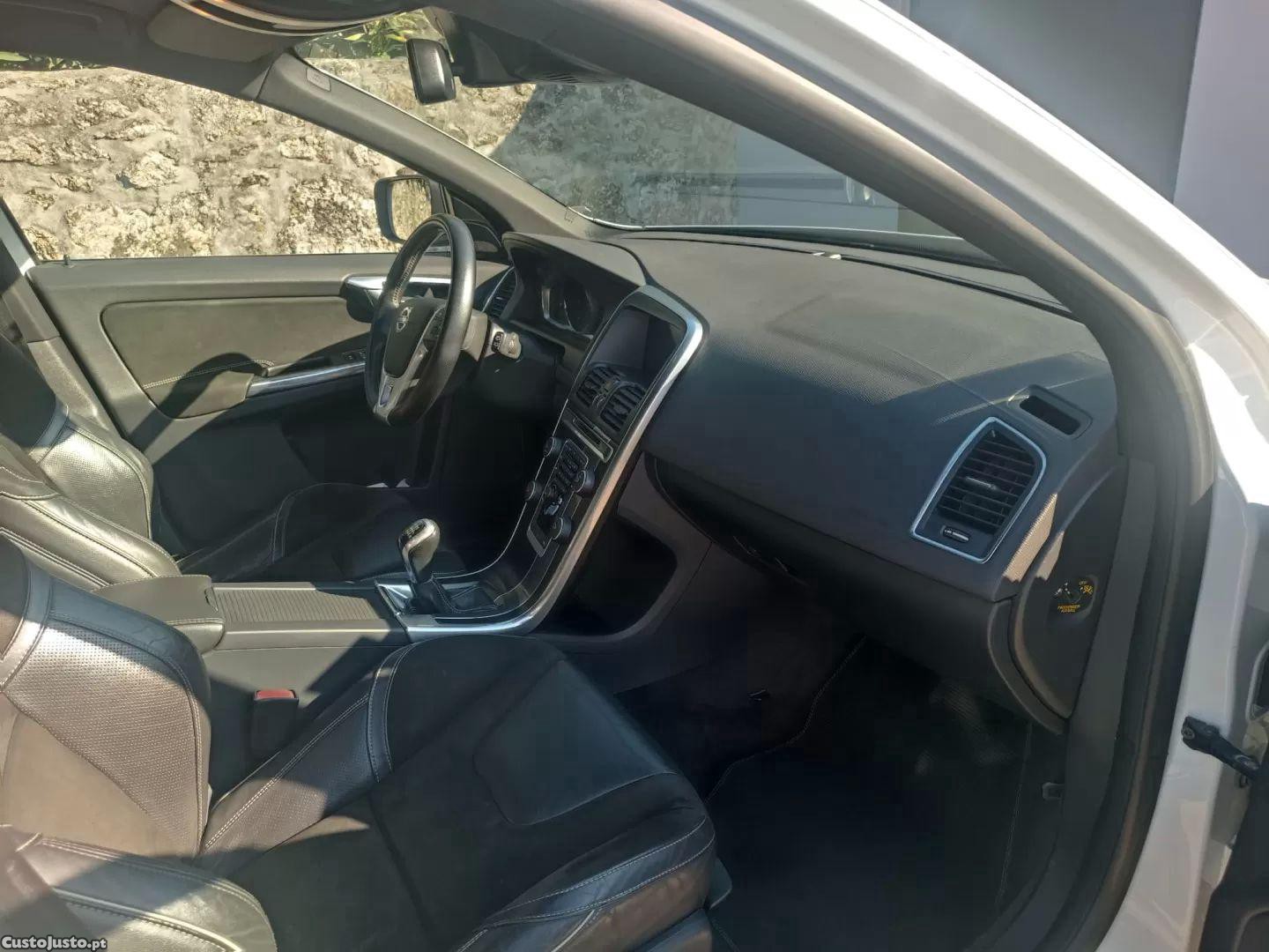 Volvo XC60 2.0 d4 r-design - 15 foto 5