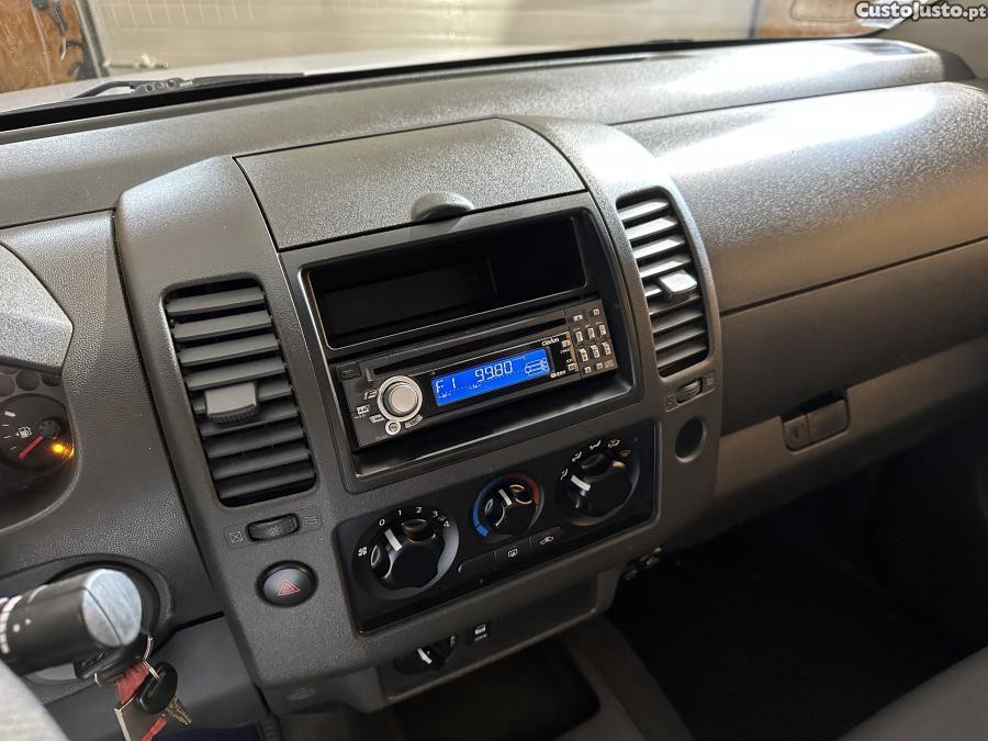 Nissan Navara 2.5 dCi CD LE 4WD — fotografia 8