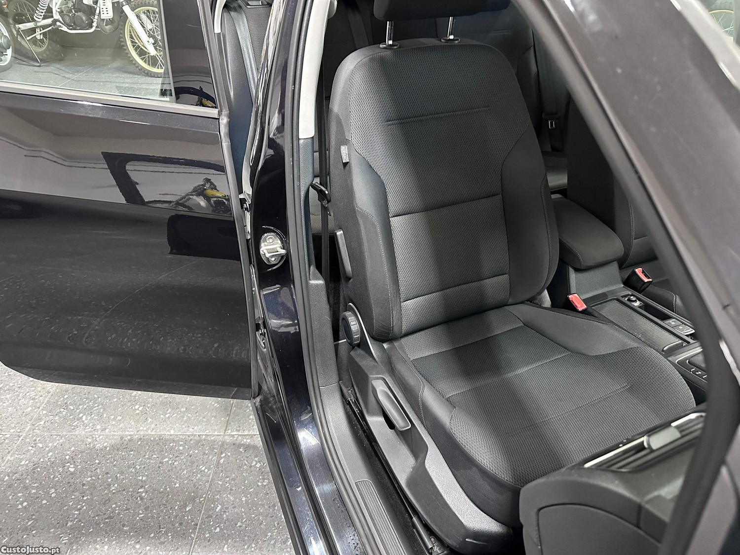 Volkswagen Golf Variant 1.6 TDi BlueMotion Confortline — fotografia 11
