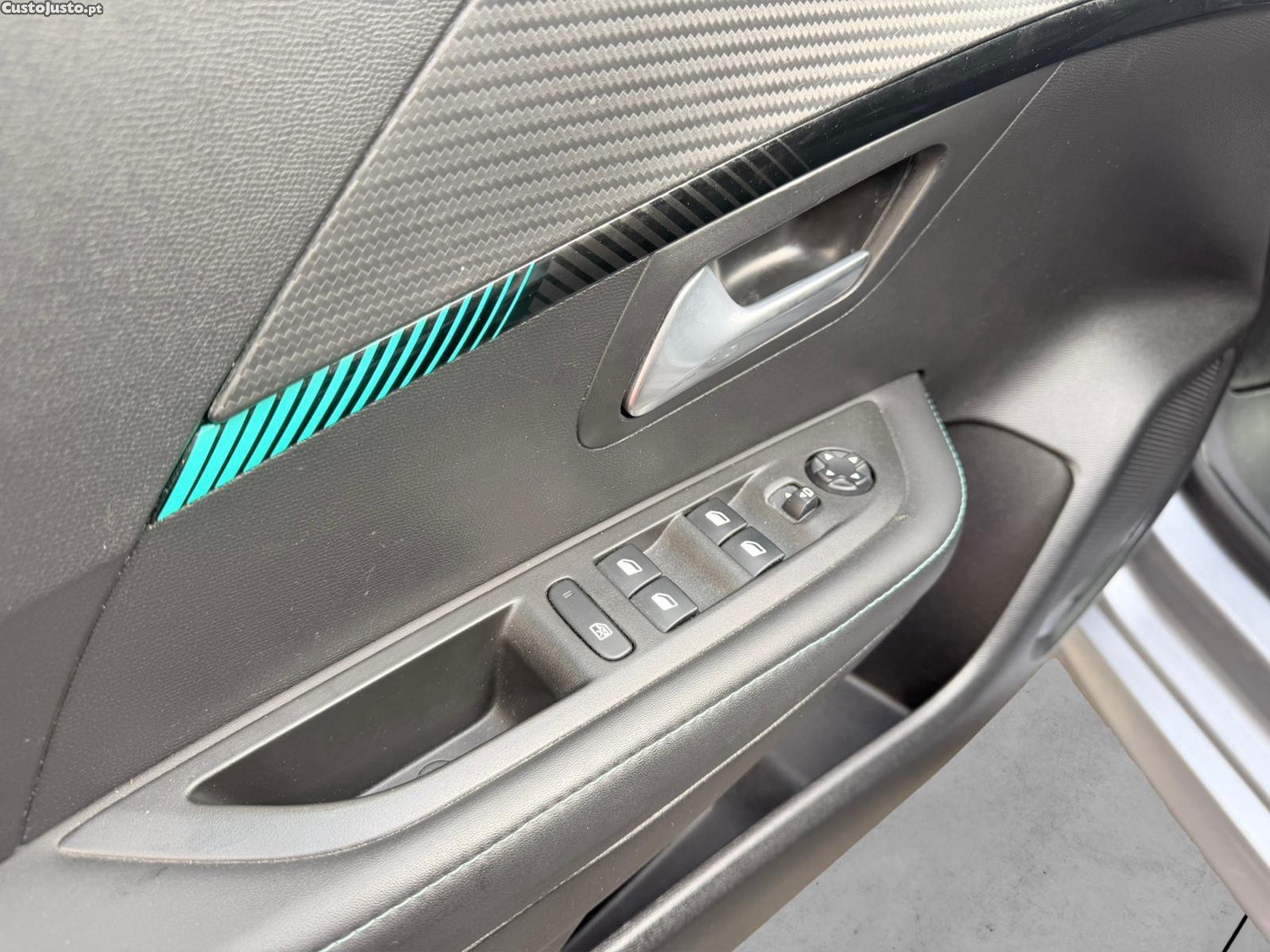 Peugeot 208 1.2 PureTech Allure — fotografia 4