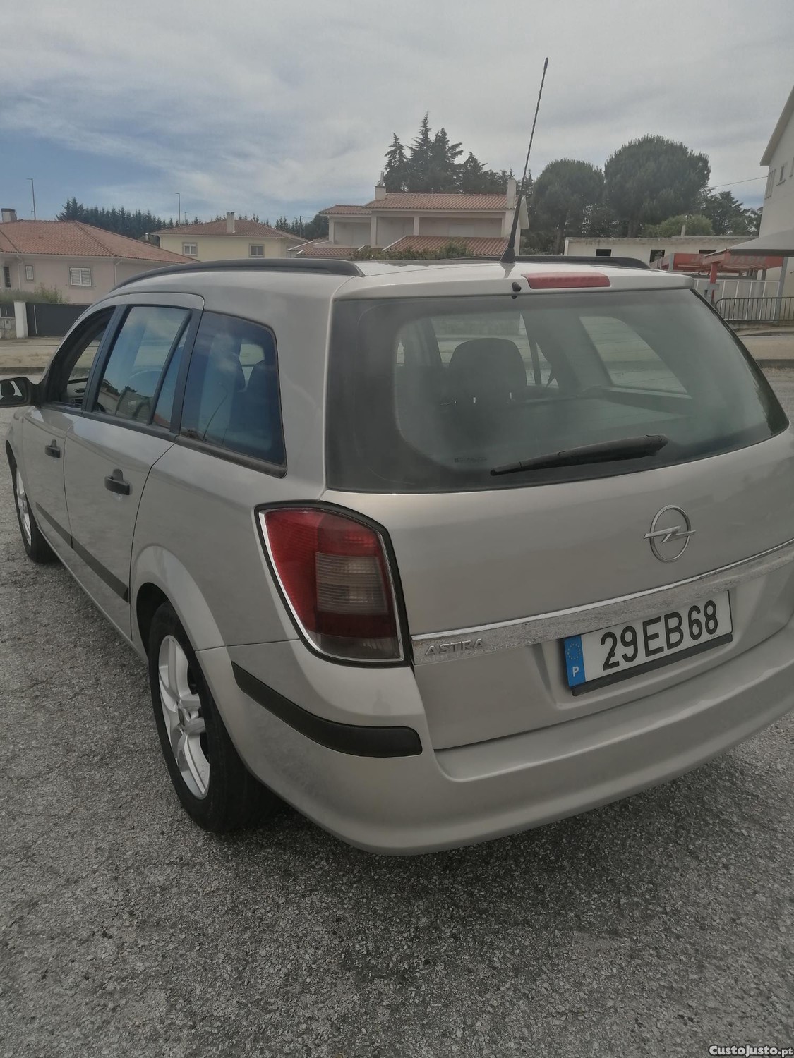 Opel Astra 1.3cdti — fotografia 2